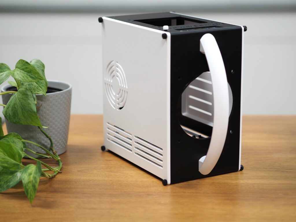 Mini Mighty Rig, Black and White — case, hero shot