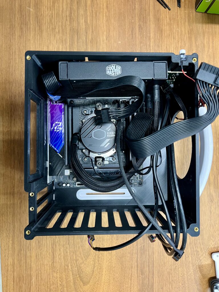 Mini Mighty Rig, Black and White — gaming setup (2)