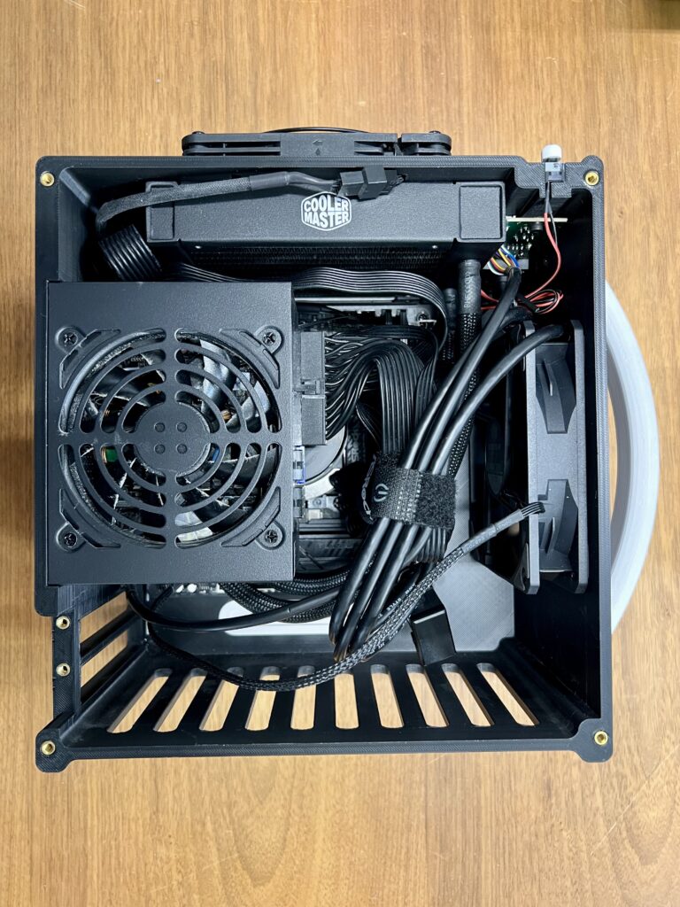 Mini Mighty Rig, Black and White — gaming setup (4)