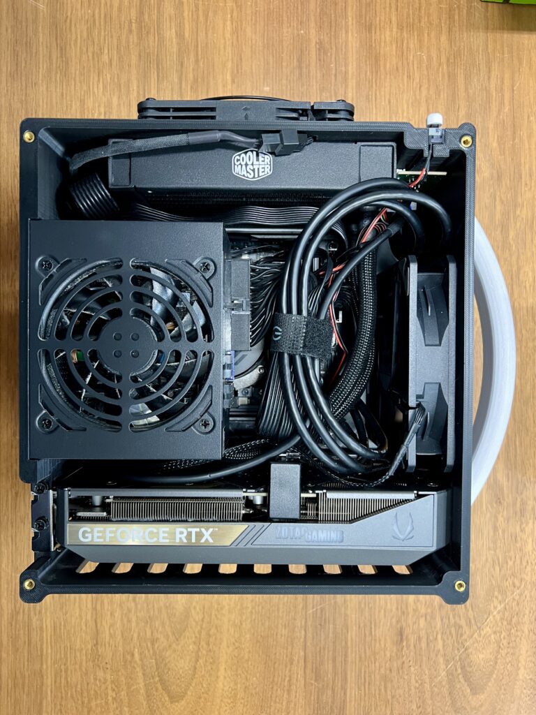 Mini Mighty Rig, Black and White — gaming setup (5)
